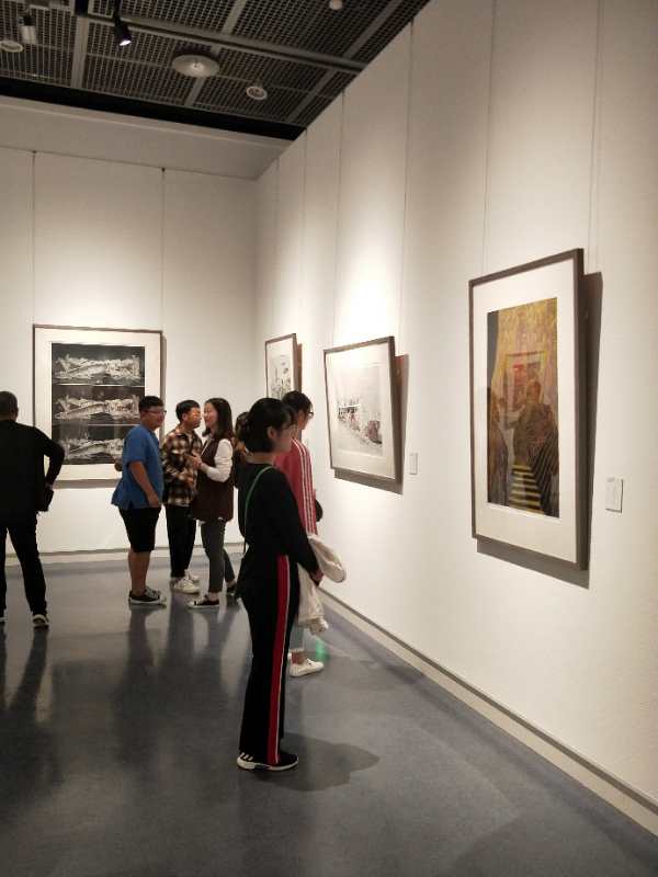 参观木刻版画展